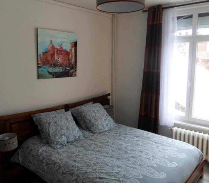 Photo of Bedroom in Lens