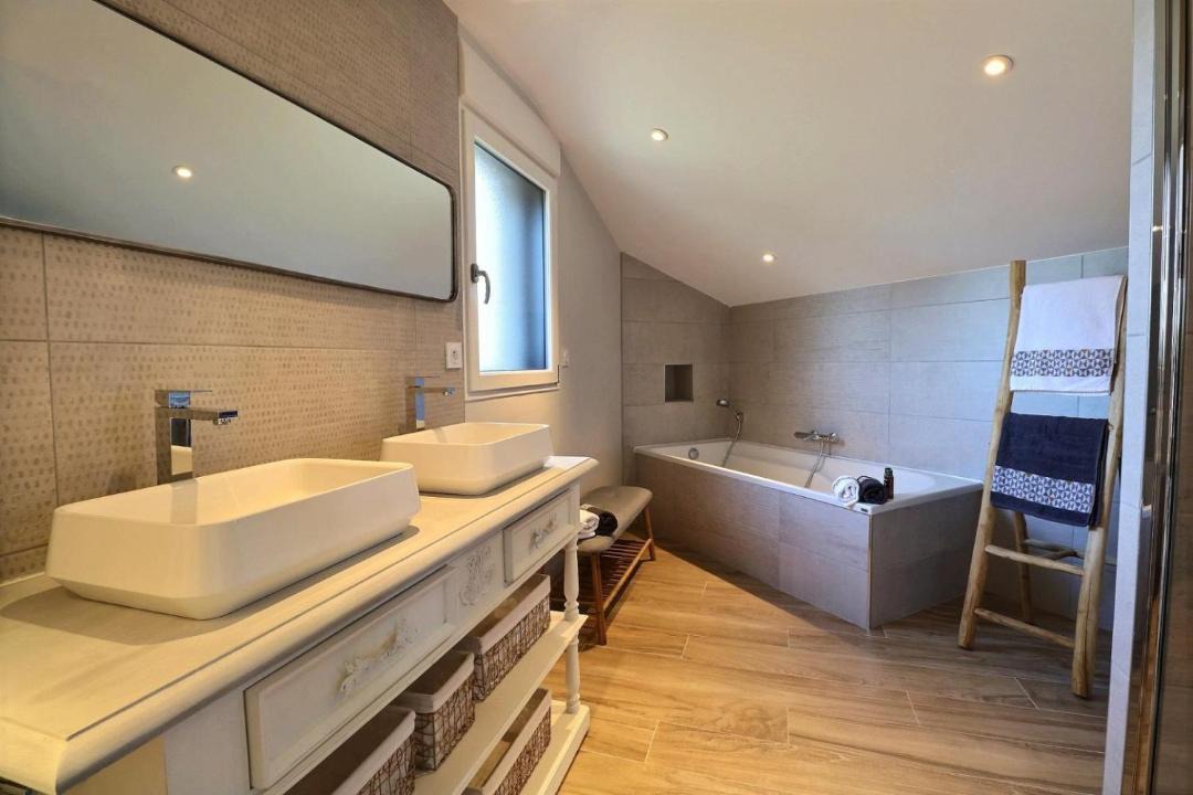 Photo of Bathroom in Mont-Dol