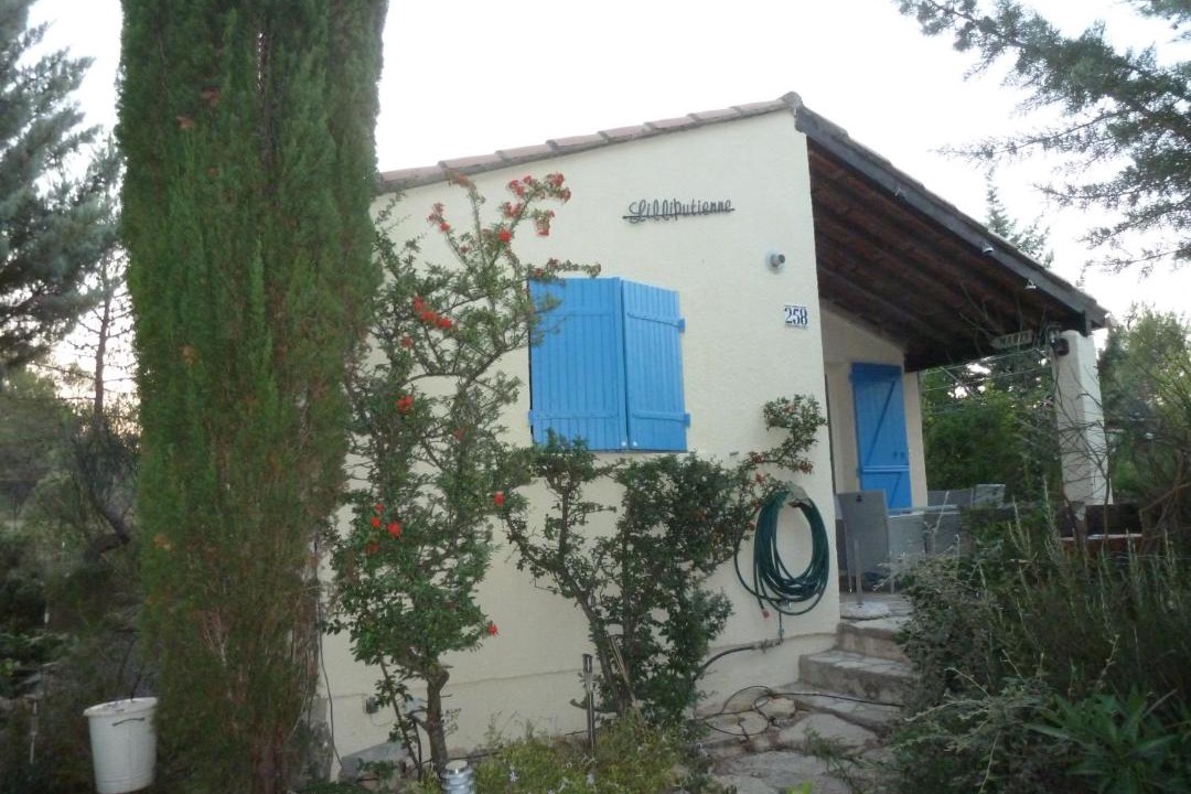 Photo of Buildings in Vacquieres