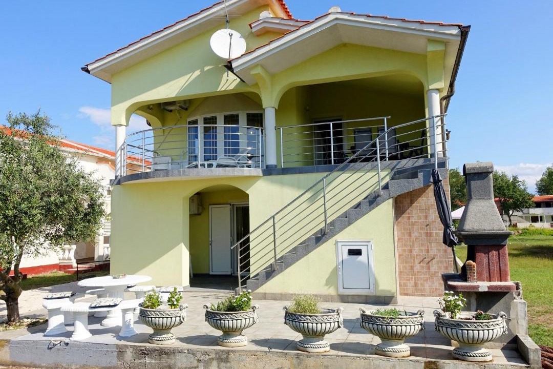 Photo of Buildings in Nin
