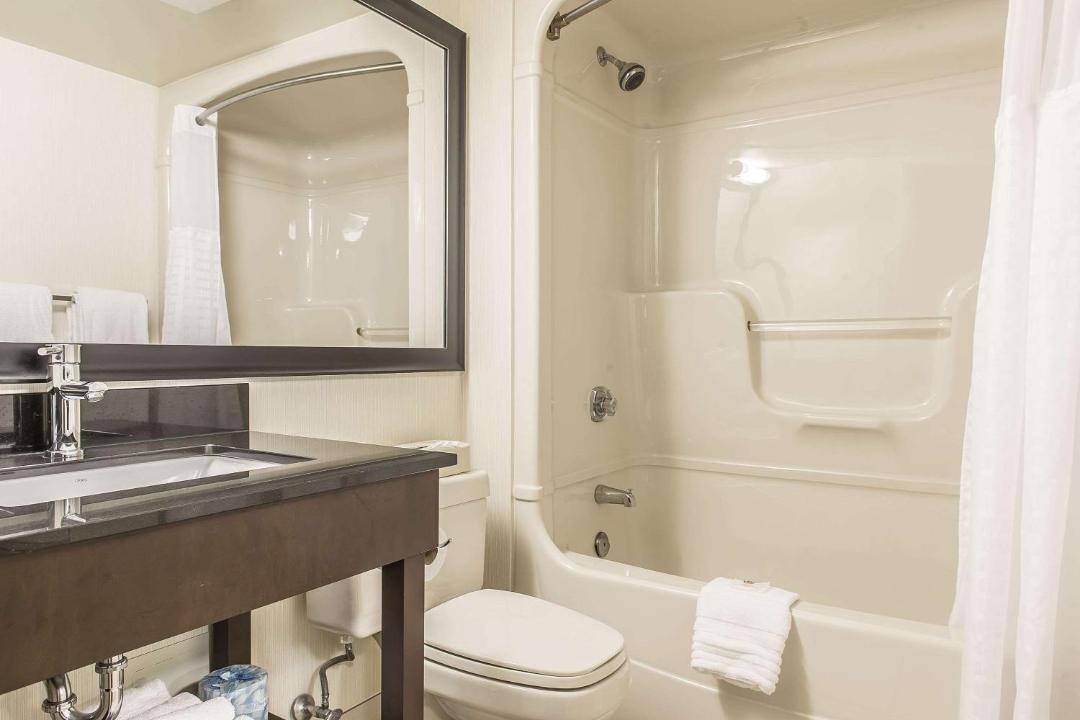 Photo of Bathroom in Sept-Iles