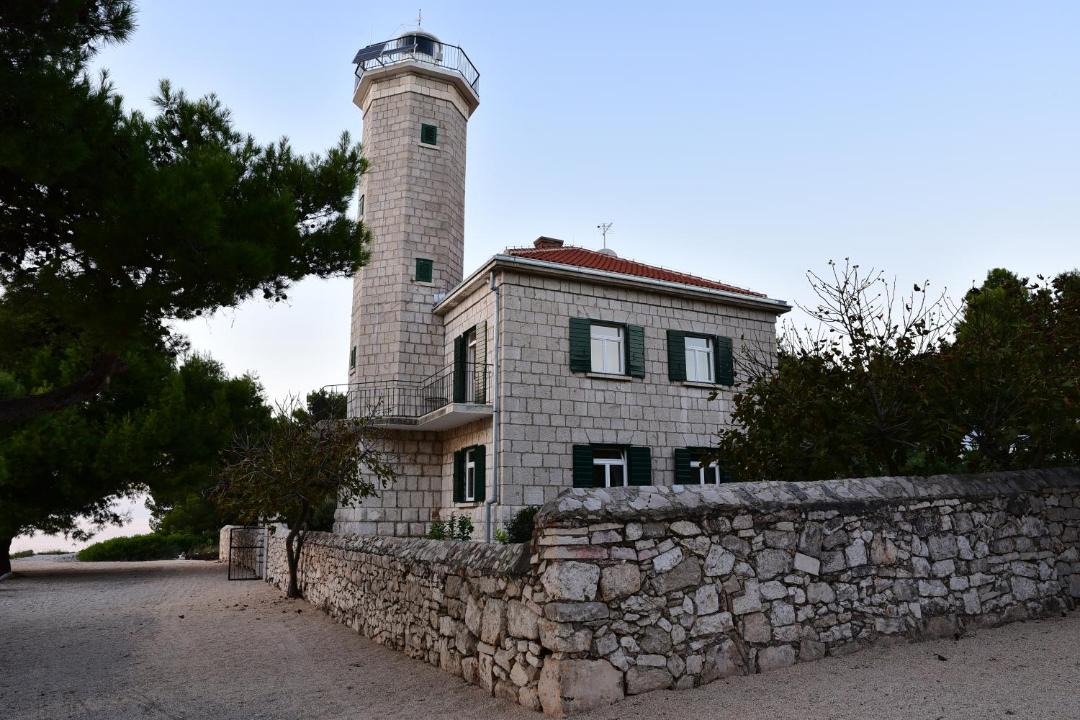 Photo of Buildings in Vir