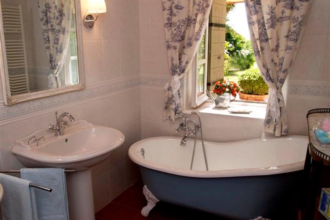 Photo of Bathroom in Arles