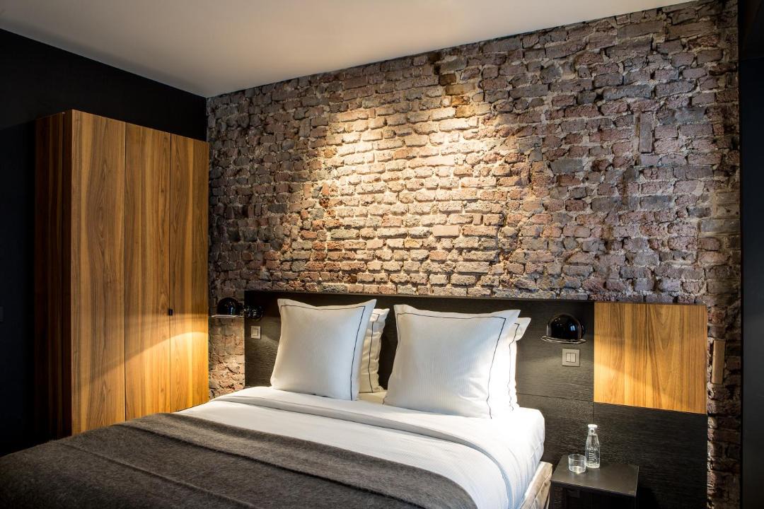 Photo of Bedroom in Lens