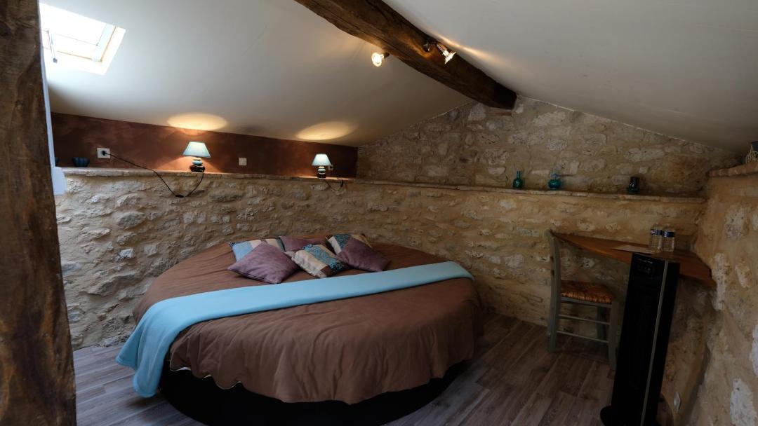 Photo of Bedroom in Castelnau-de-Montmiral