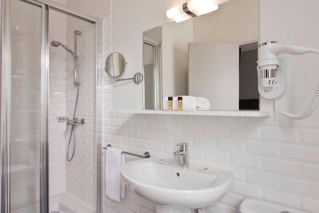 Photo of Bathroom in Quartier de la Salpetriere