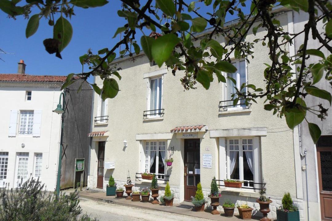 Photo of Others in LAbsie