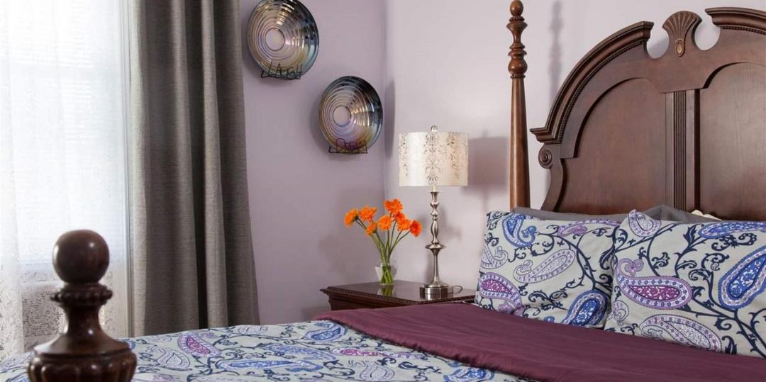 Photo of Bedroom in Off Broadway