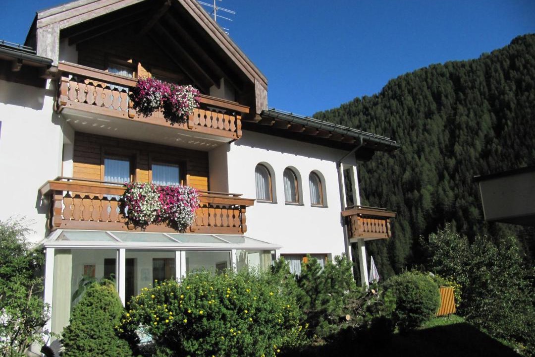Photo of Buildings in Ravaisch
