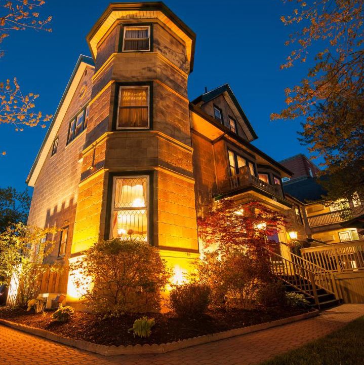 Photo of Others in Queens Square