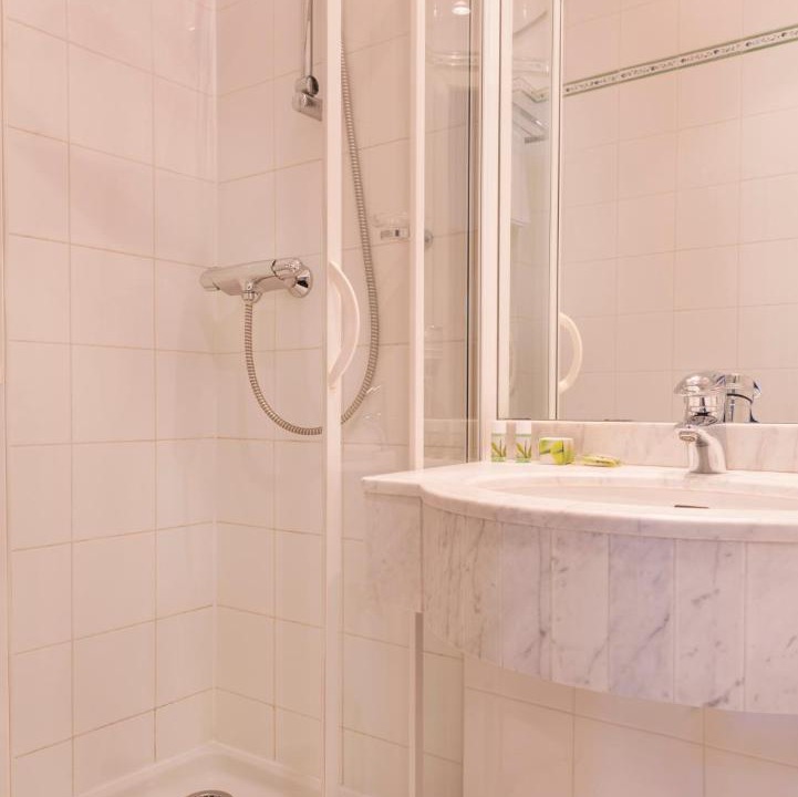 Photo of Bathroom in Quartier de la Salpetriere