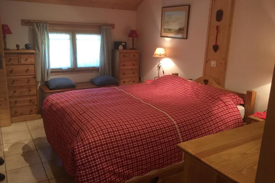 Photo of Others in Thones