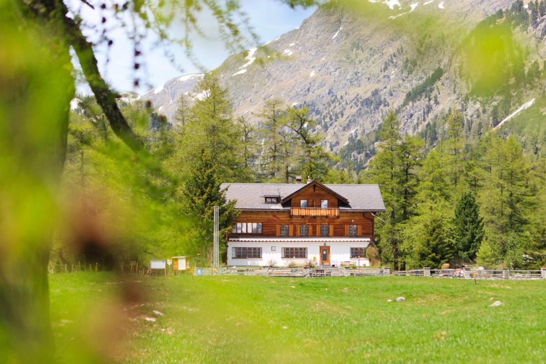 Photo of Buildings in Bever