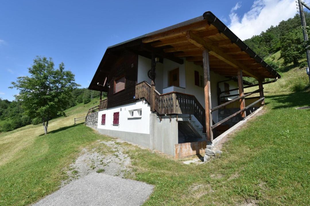 Photo of Buildings in Tavanasa