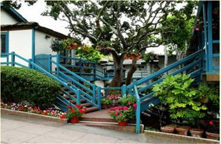 Photo of Others in Golden Rectangle