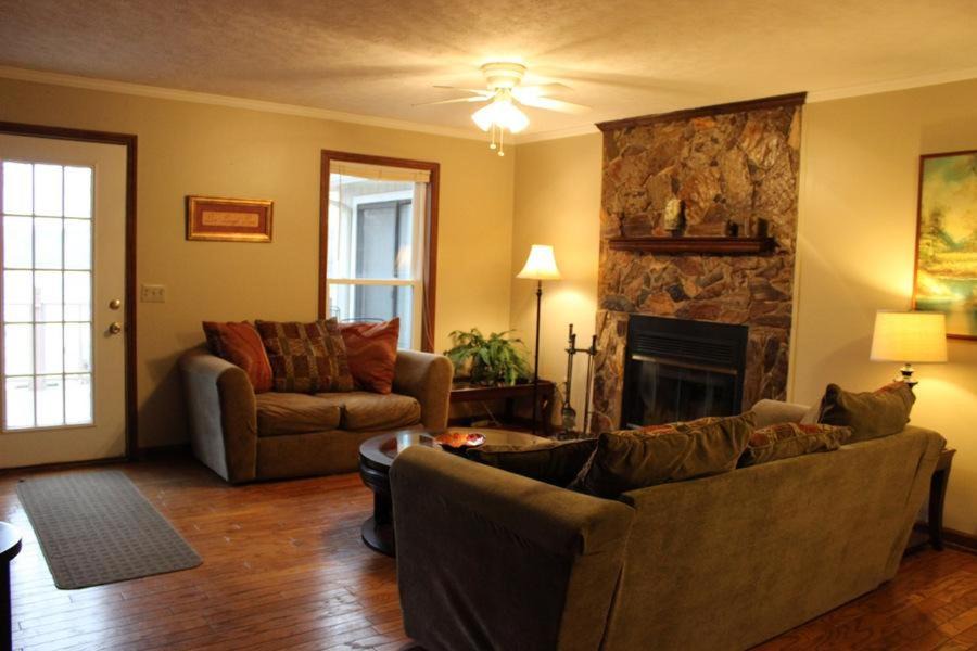 Photo of Livingroom in Eatonton