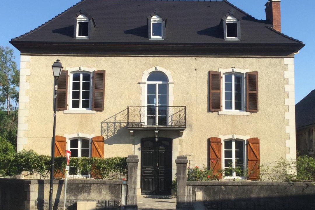 Photo of Others in Buzy