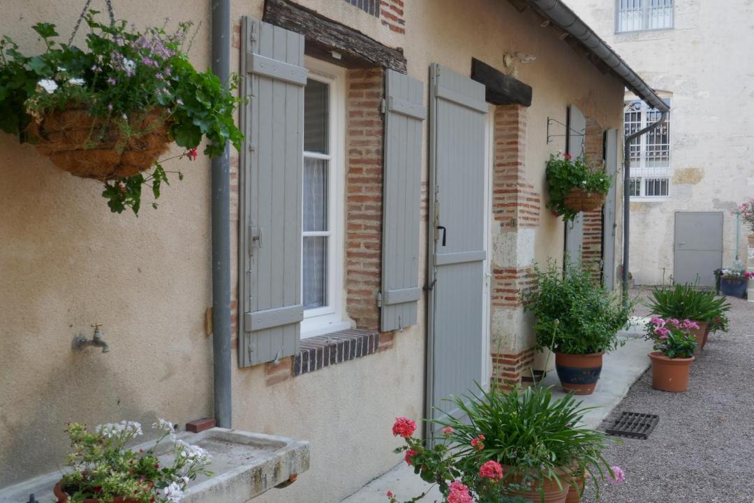 Photo of Others in Adon