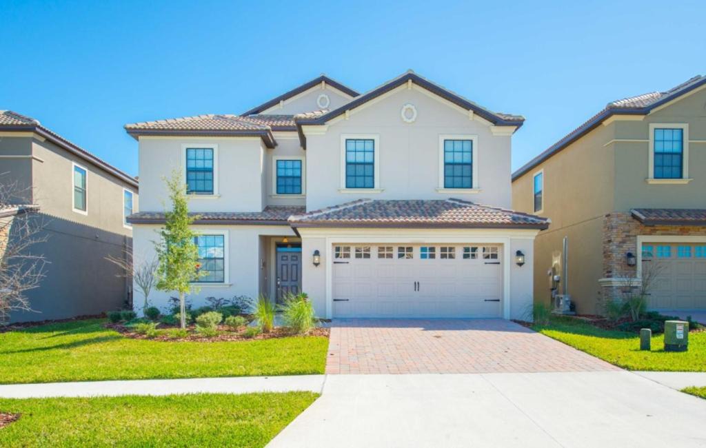 Photo of Buildings in Ridgewood Lakes