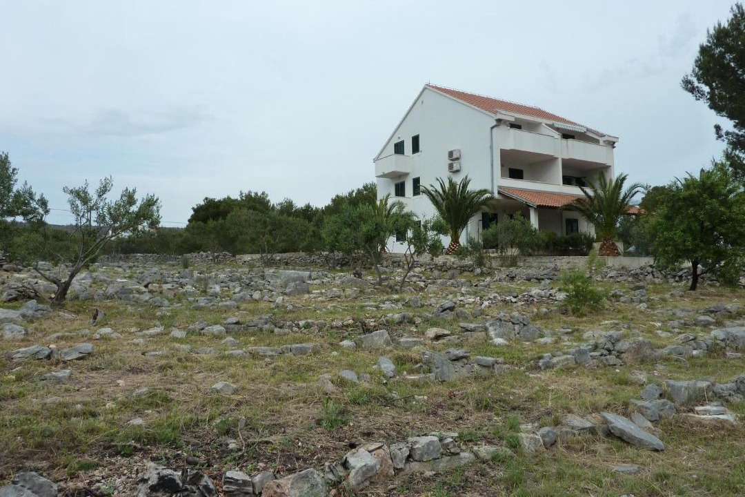 Photo of Buildings in Cove Makarac (Milna)
