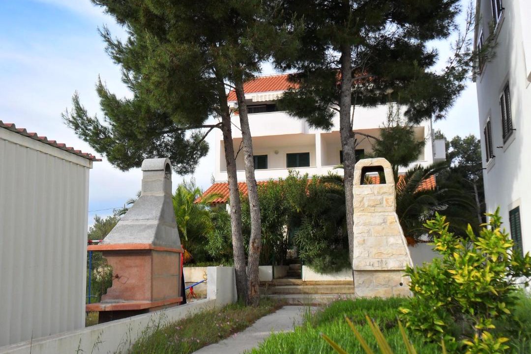 Photo of Buildings in Cove Makarac (Milna)