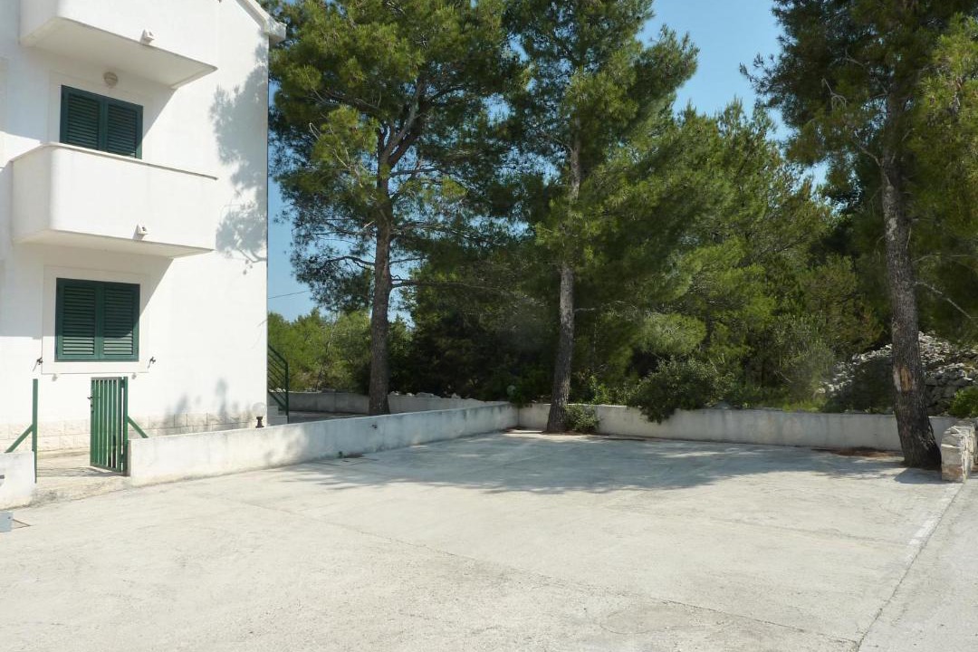 Photo of Buildings in Cove Makarac (Milna)