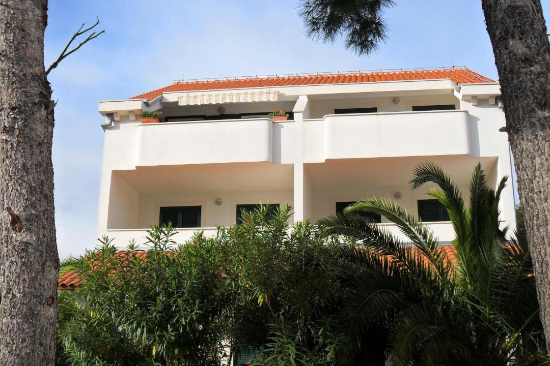 Photo of Buildings in Cove Makarac (Milna)