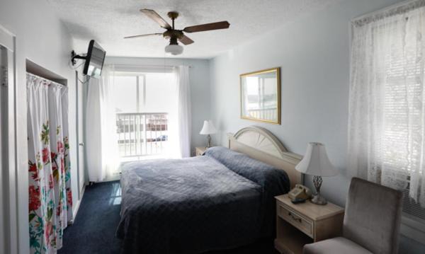 Photo of Others in Wall