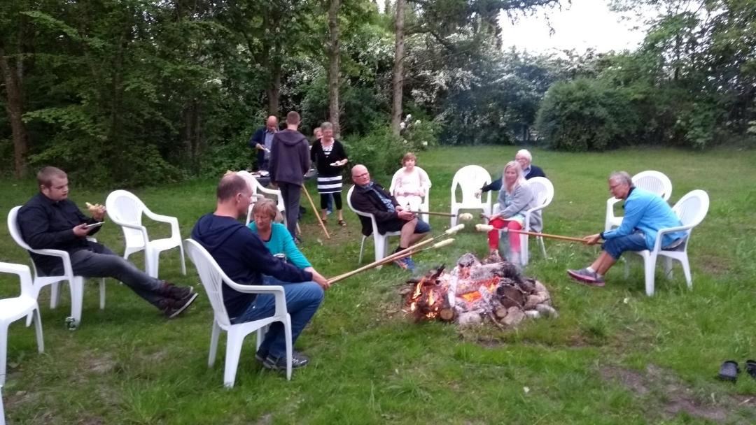 Photo of Human In Picture in Vemb