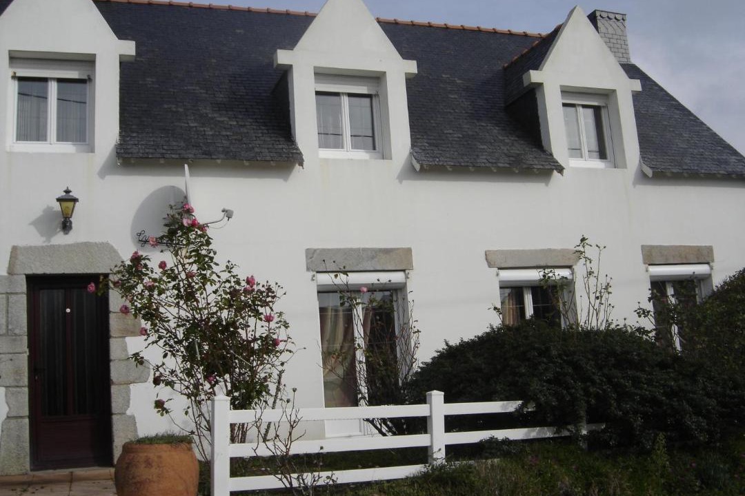 Photo of Buildings in Sene