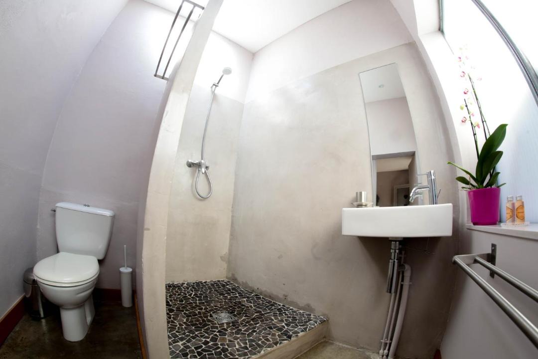 Photo of Bathroom in Avignon City Centre