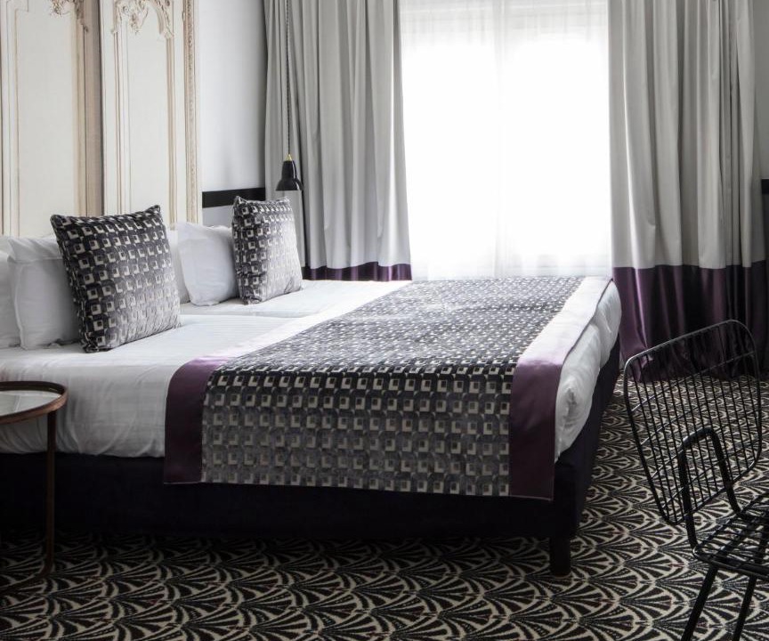 Photo of Others in Vivienne