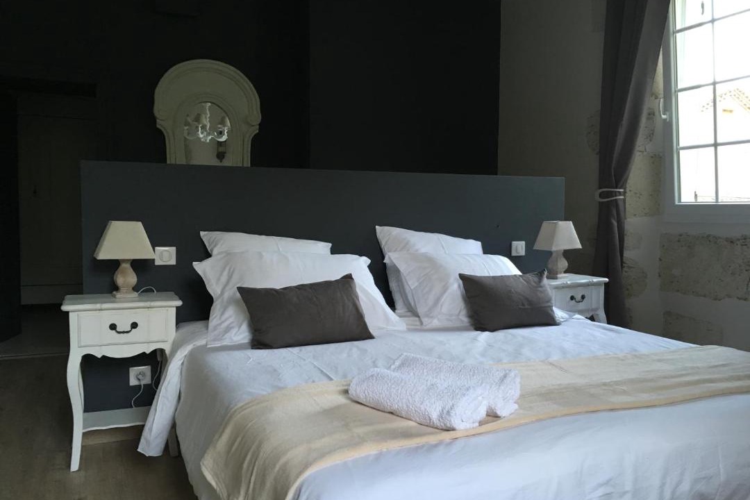 Photo of Others in Pons