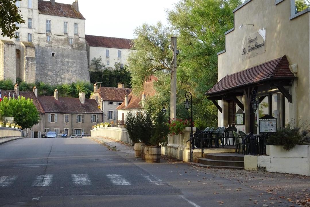 Photo of Buildings in Pesmes