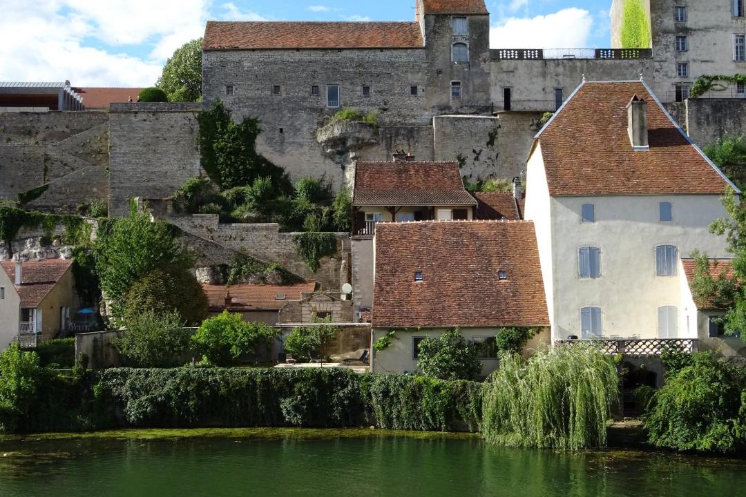 Photo of Buildings in Pesmes