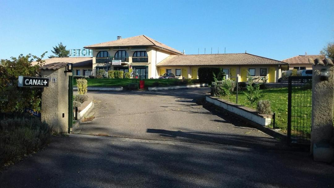 Photo of Others in Allain