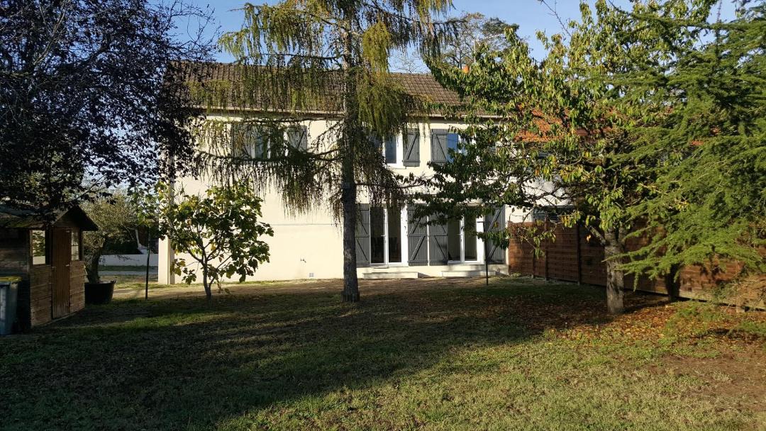 Photo of Buildings in Nazelles-Negron