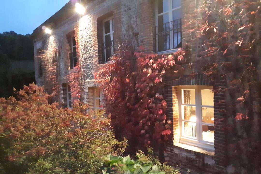 Photo of Others in Maletable