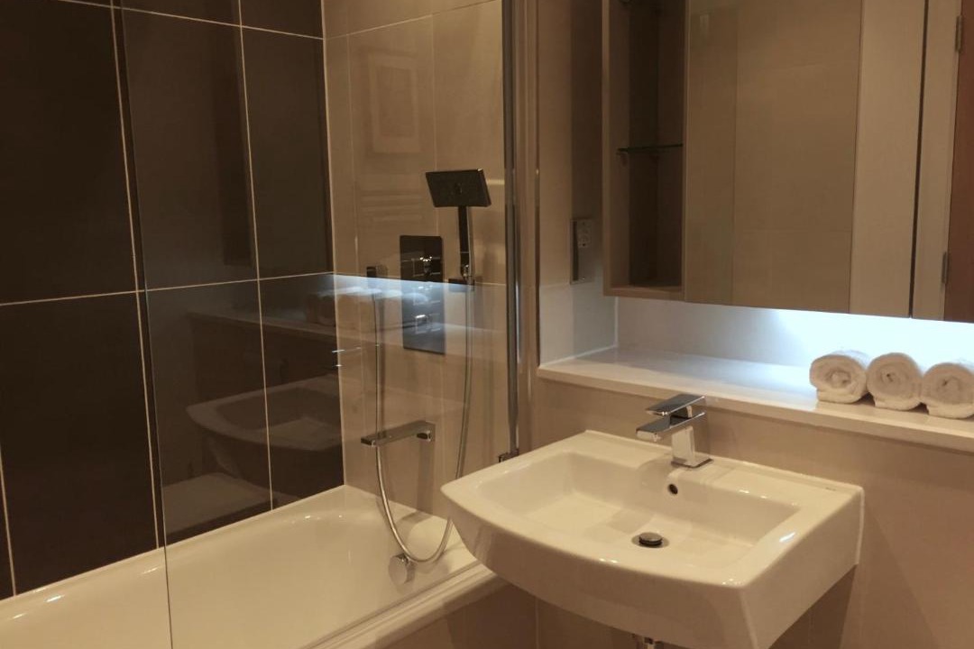 Photo of Bathroom in Oval