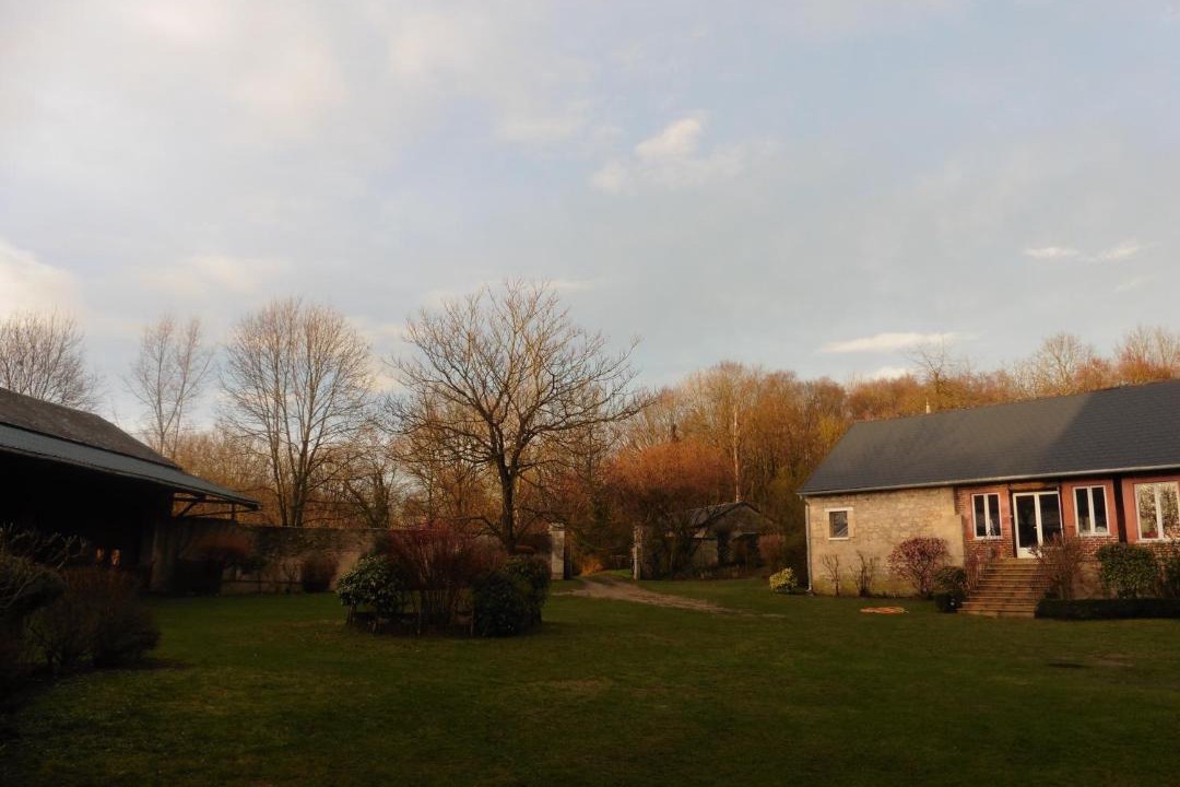 Photo of Buildings in Chivres-Val