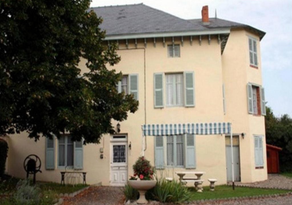 Photo of Others in Mariol