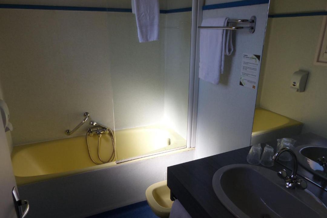 Photo of Bathroom in Labarthe-Inard