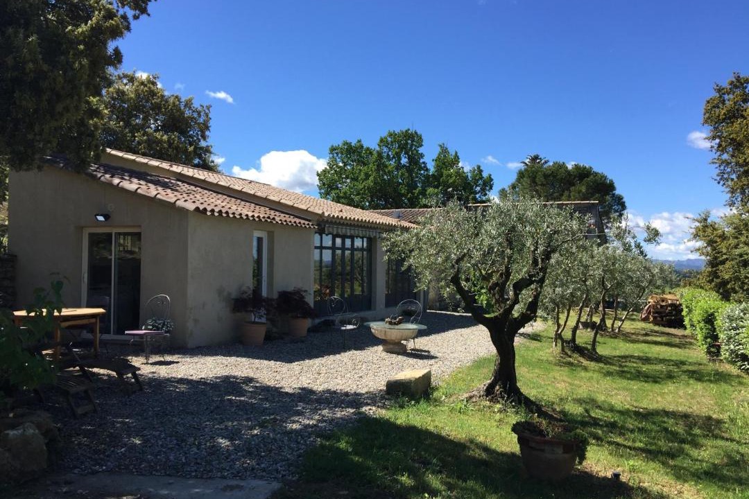 Photo of Buildings in Lagnes