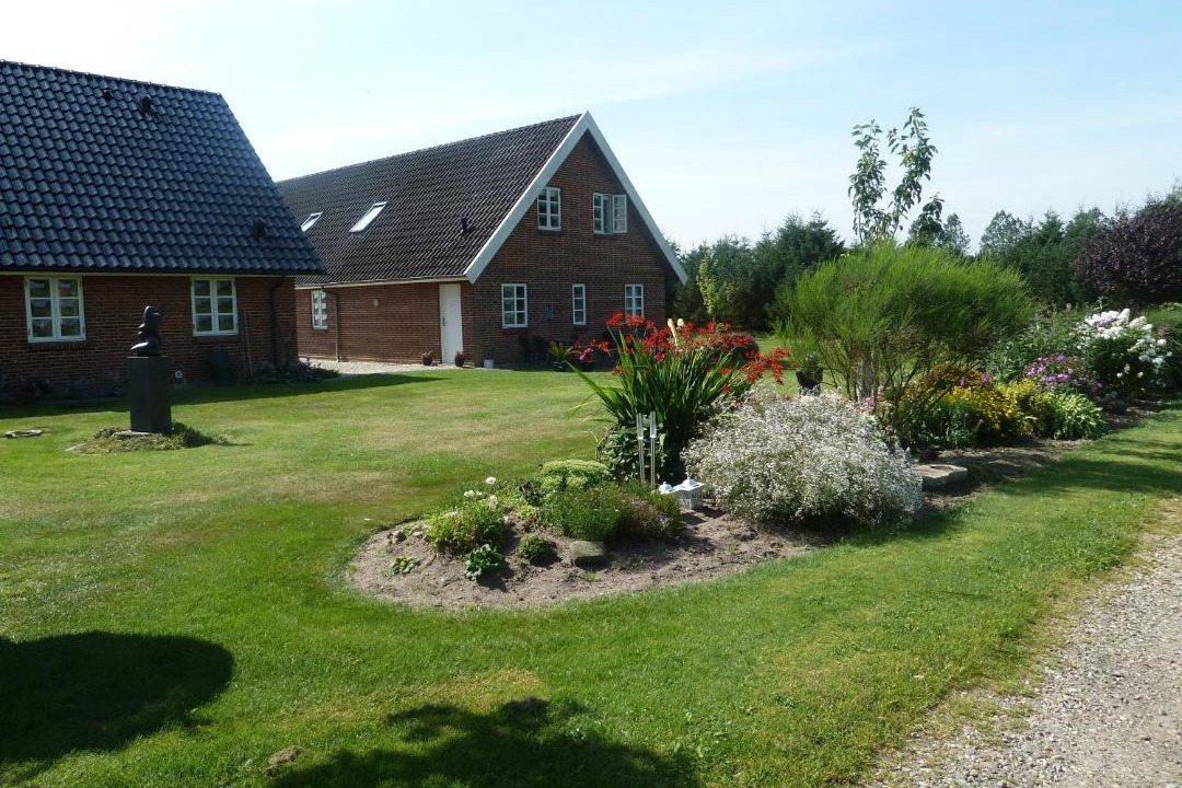 Photo of Buildings in Give