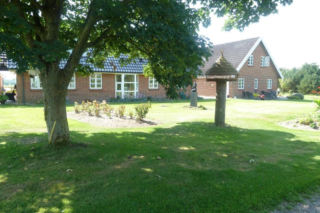 Photo of Buildings in Give