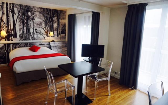 Photo of Others in Orsay