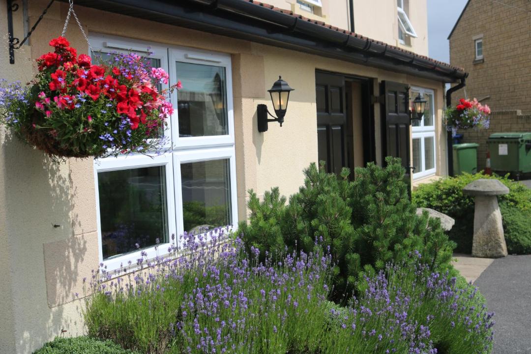 Photo of Others in Tunley