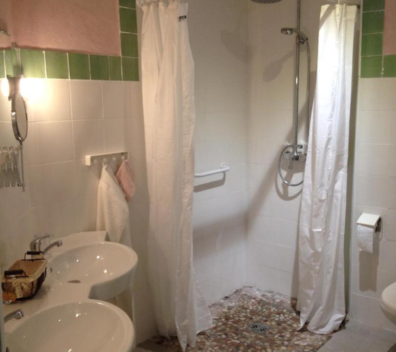 Photo of Bathroom in Lamotte-du-Rhone