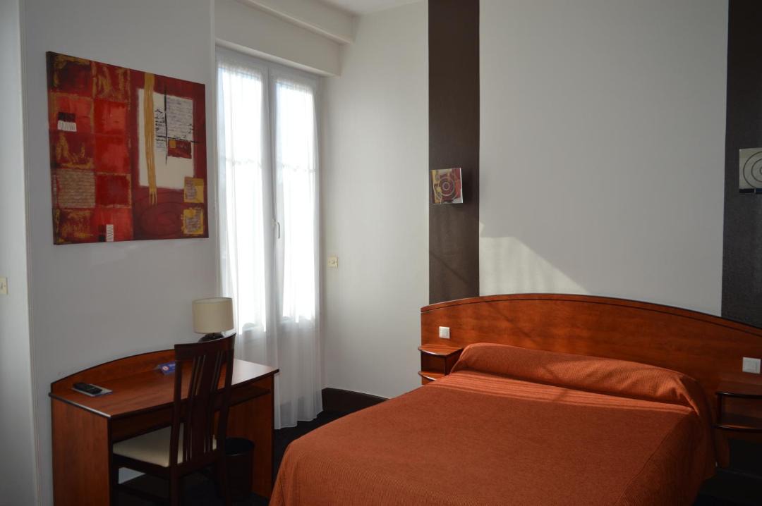 Photo of Bedroom in Oloron-Sainte-Marie