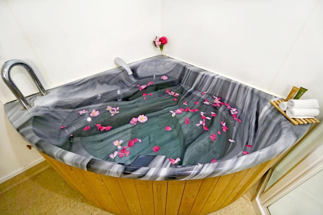 Photo of Bathroom in Hamilton Lake